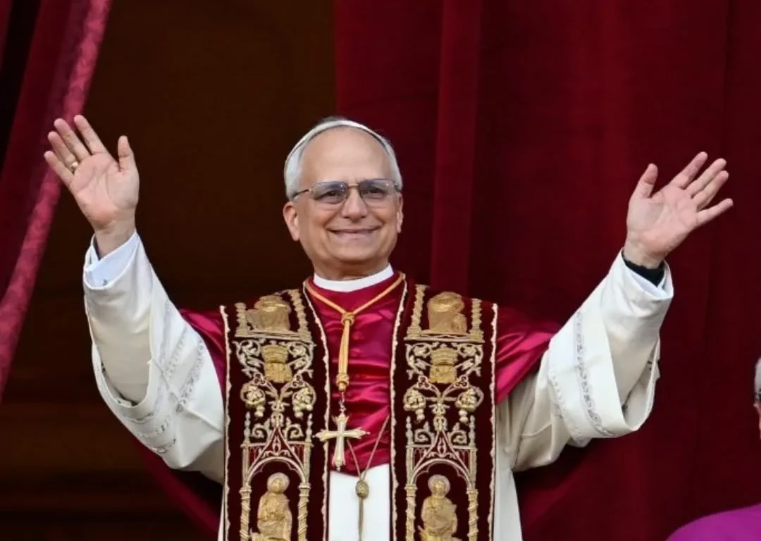 Papa Leão XIV é ovacionado no Vaticano após cirurgia para retirada de câncer