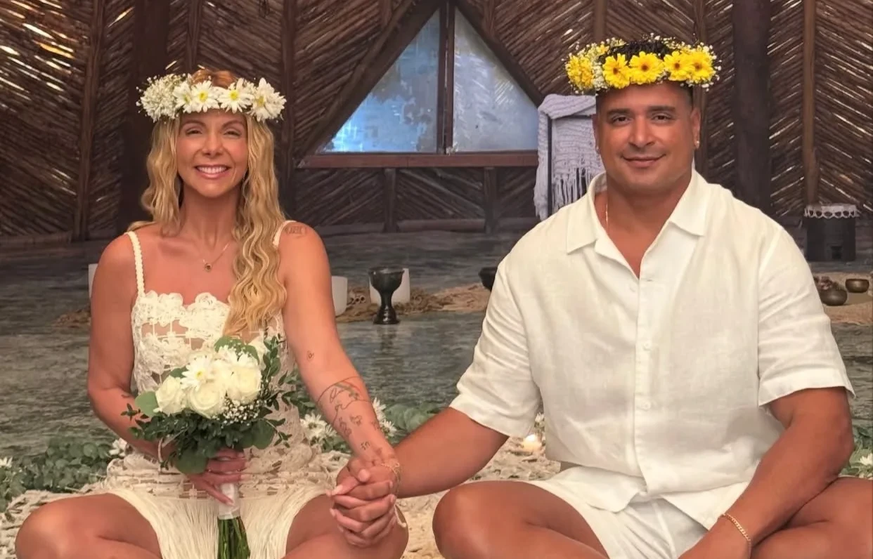 Carla Perez e Xanddy celebram Bodas de Prata com declarações apaixonadas