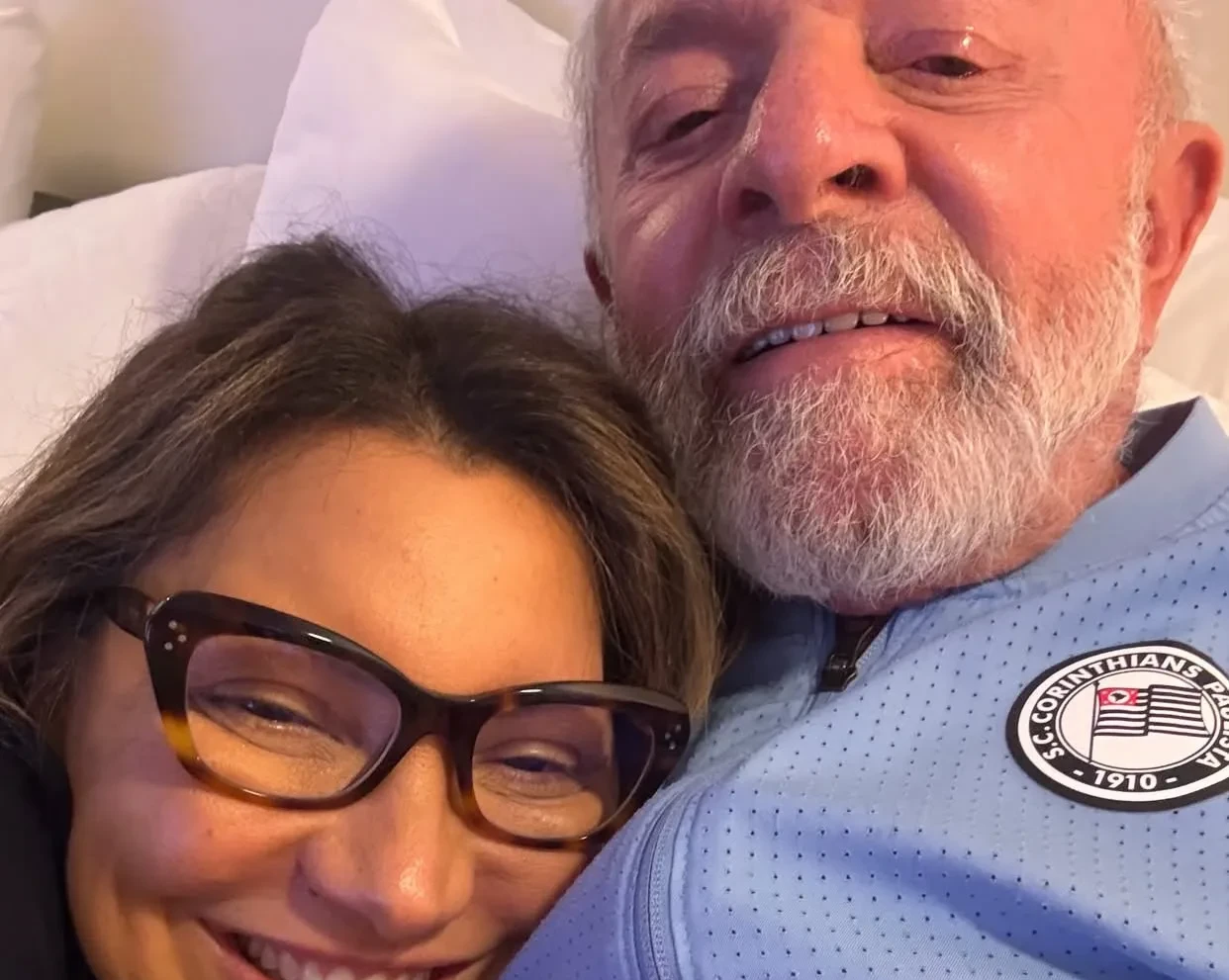 Lula completa 81 anos e ganha declaração apaixonada de Janja