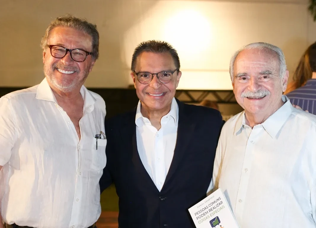 Daniel Demétrio lança livro "Pessoas Comuns Podem Realizar Coisas Especiais"
