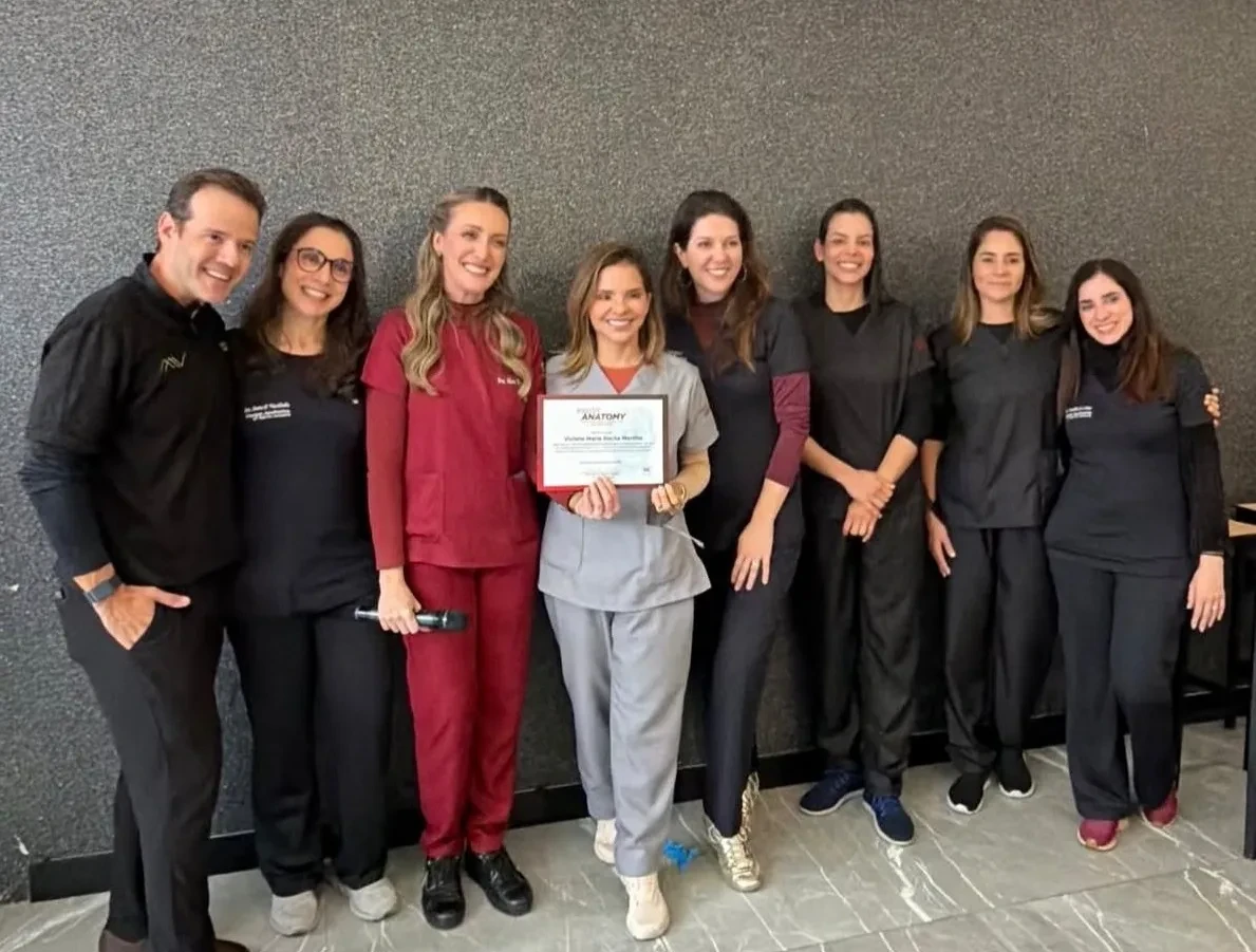 Viviane Martins conquista certificação em anatomia avançada da face em São Paulo