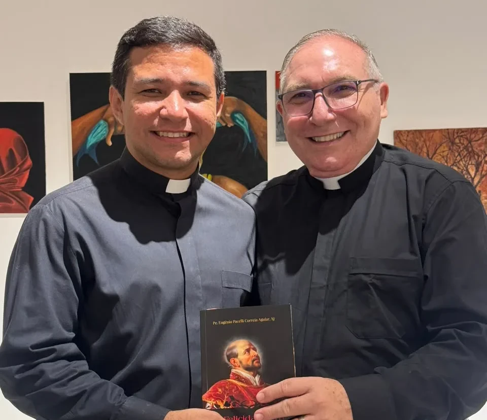 Padre Eugênio Pacelli lança livros em encontro intimista na Artesano Galeria