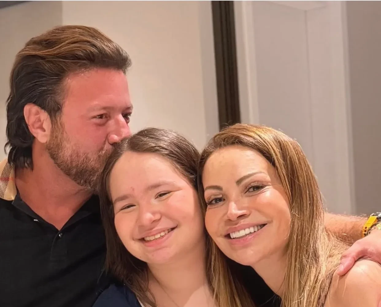 Solange Almeida e Wagner Miau celebram os 13 anos da filha Maria Esther