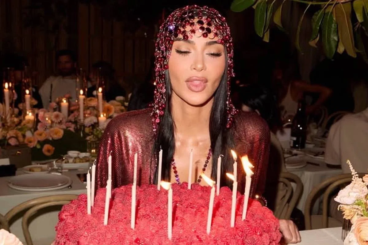 Kim Kardashian celebra 46 anos com festa luxuosa e presença rara do irmão Rob