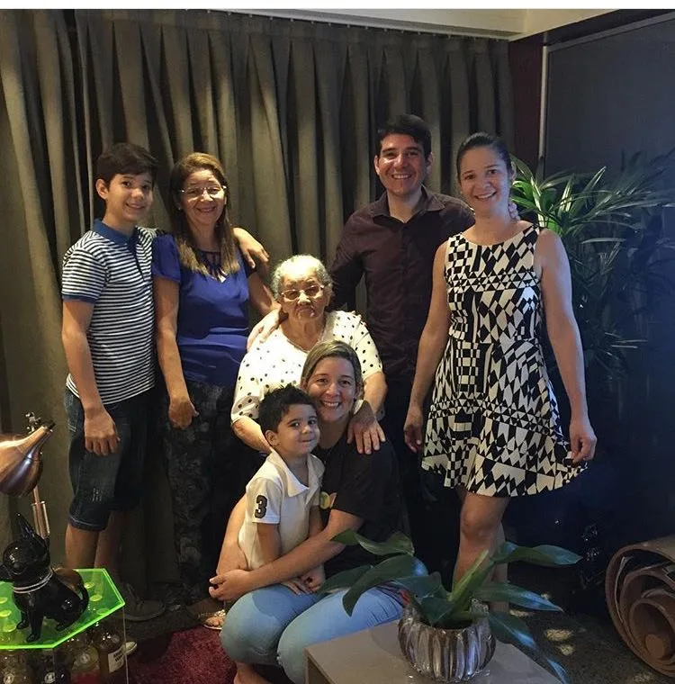 Niver surpresa para Tânia Dias