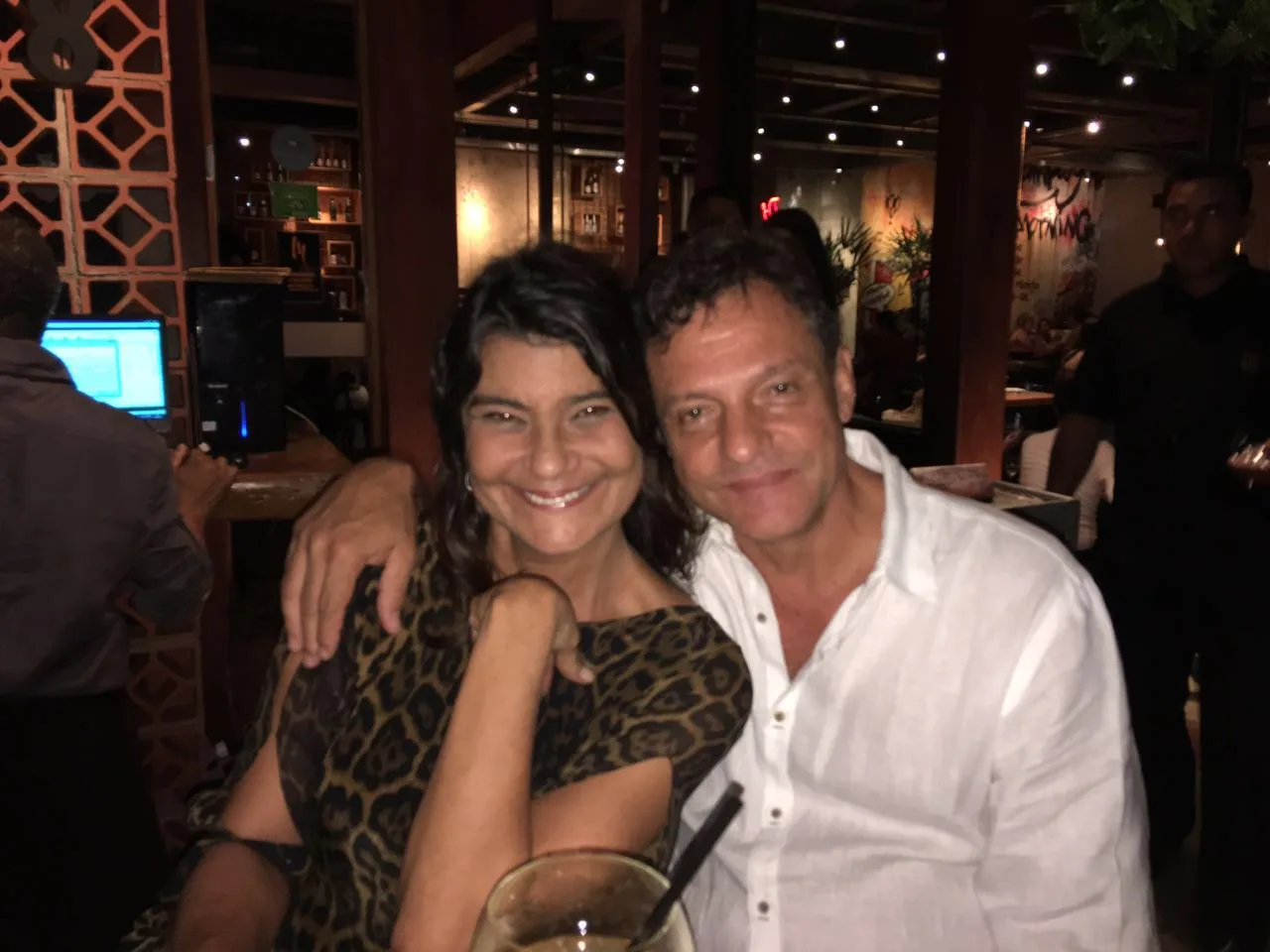 Patricia Saboya e Fabio Scattone marcam data do casamento