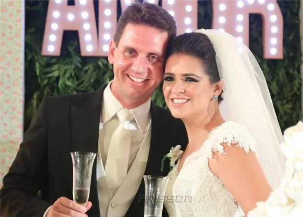 Cegonha entrega Carlinhos a Juliana e Gustavo Almeida