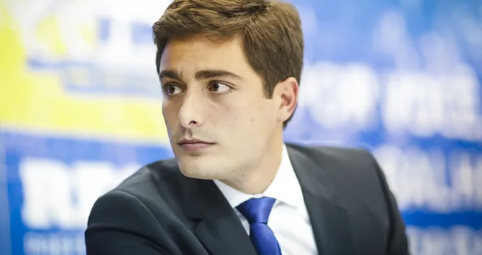 Pesar por Camilo Simões