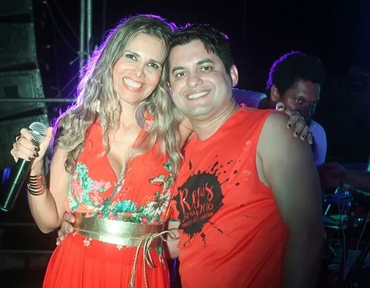Régis Vieira celebra seus 40 anos com Márcia Freire