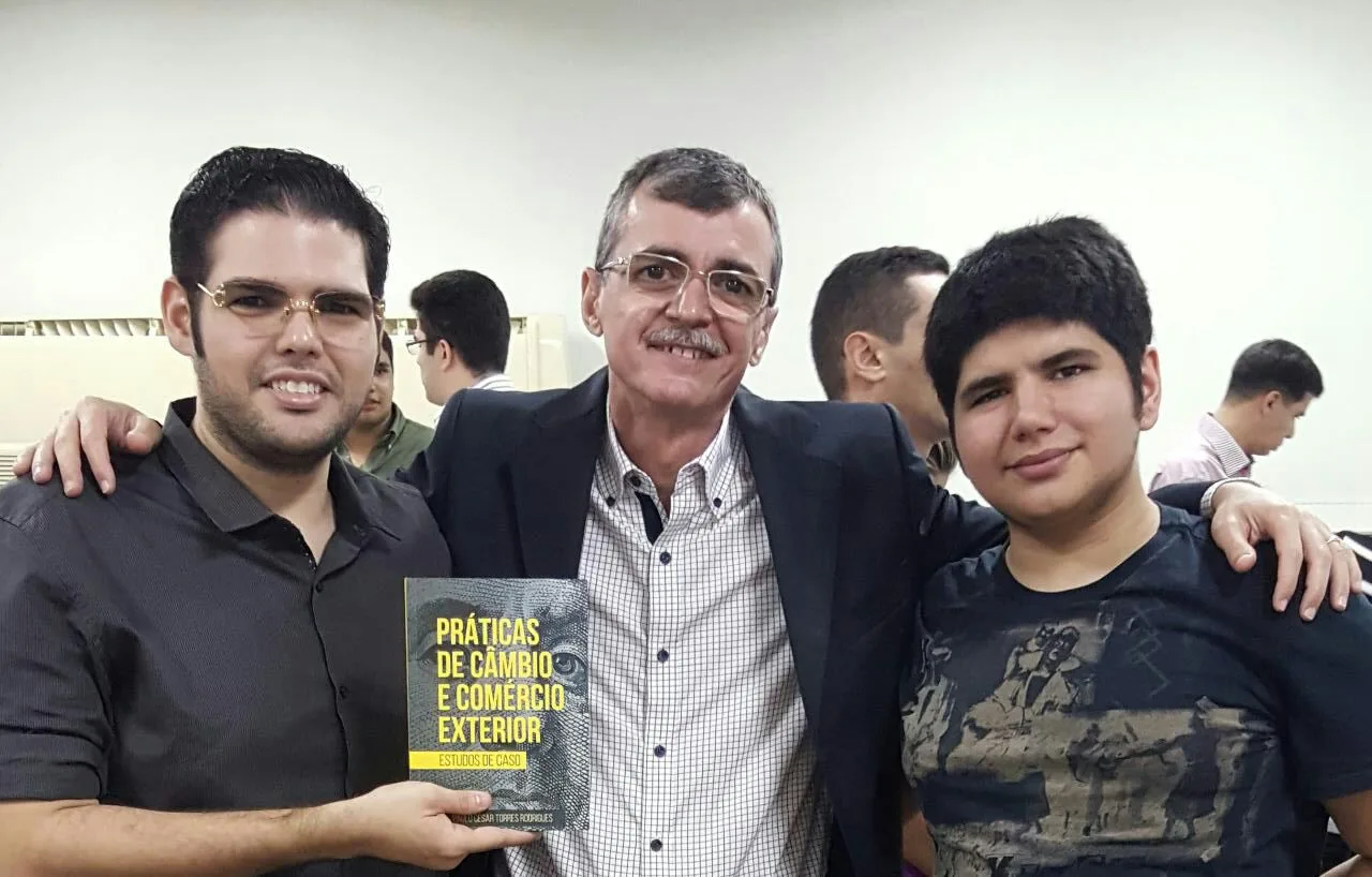 Paulo César Torres lança livro