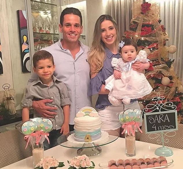Liana e Rafael Sá festejam 4 meses da filha