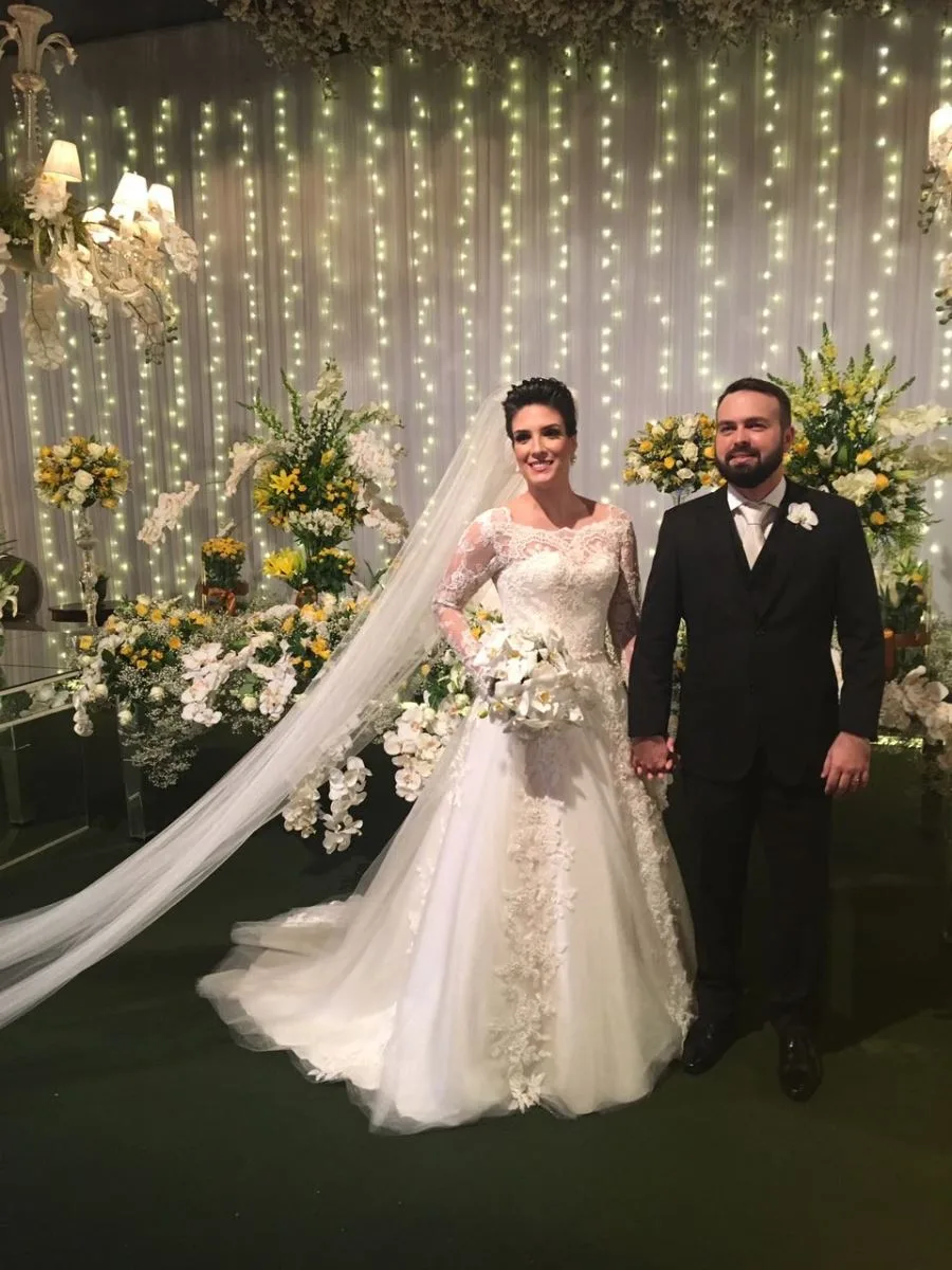 Gabriela Parente e Leo Pessoa sobem ao altar
