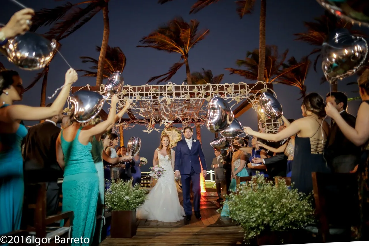 Maria Rita Hilst e João Vitor Julião casam na Mansão Beach