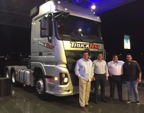 Odmar Feitosa pilota lançamento do Actros