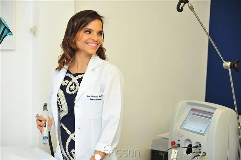 A dermatologista cheia de frisson