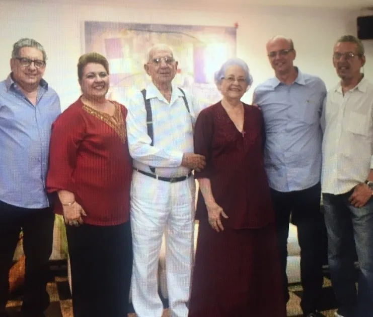 Théis e Milton Fernandes brindam 65 anos de casados