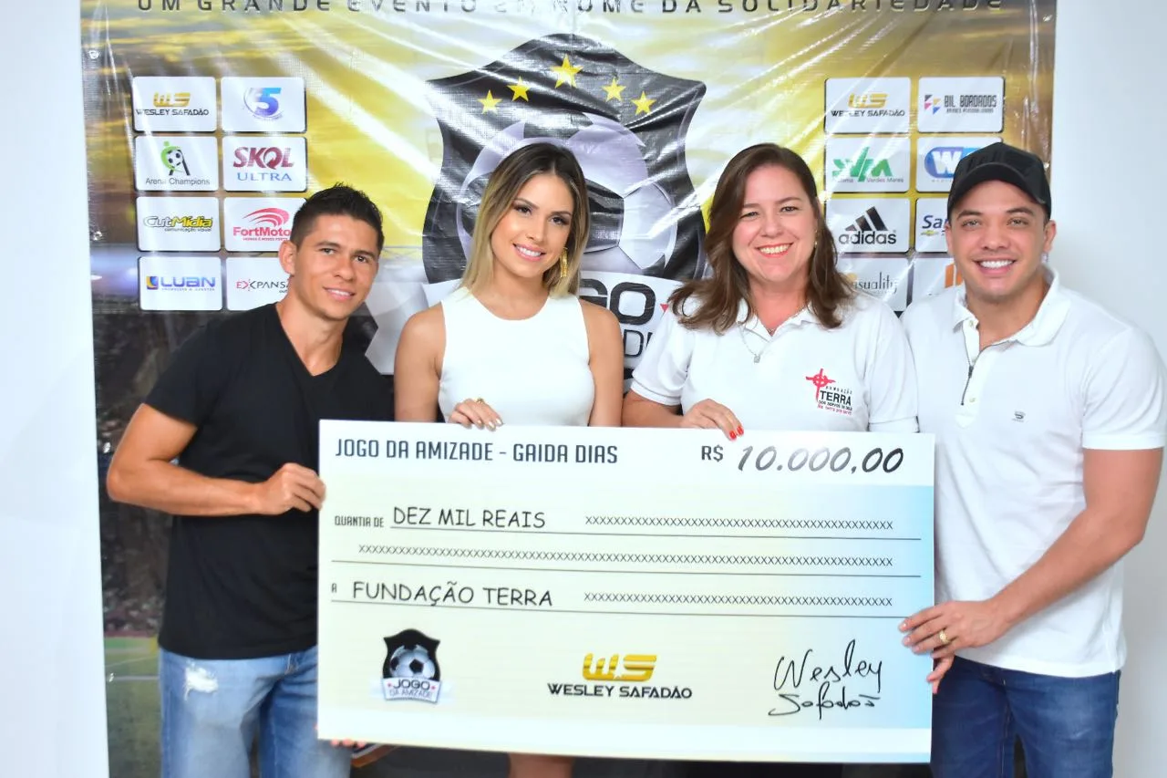 Fundação Terra recebe cheque do Jogo da Amizade