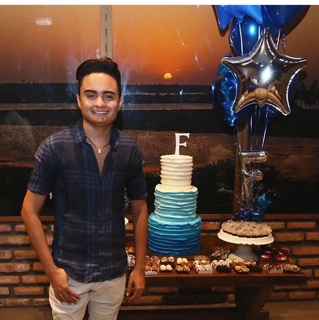 Felipe Araujo brindou seus 27 anos