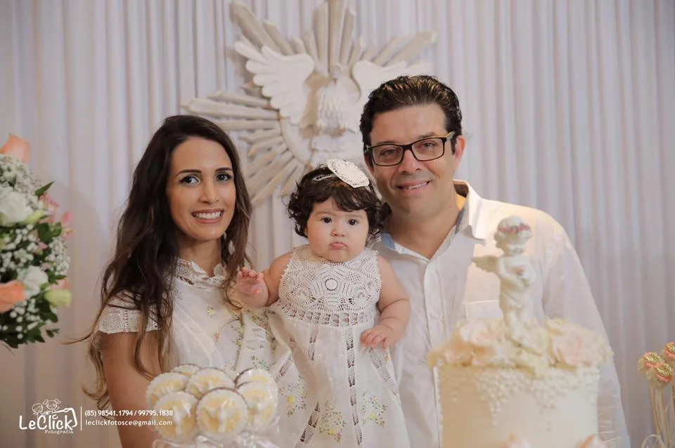 Ingrid e Henrique Mapurunga batizam Antonella
