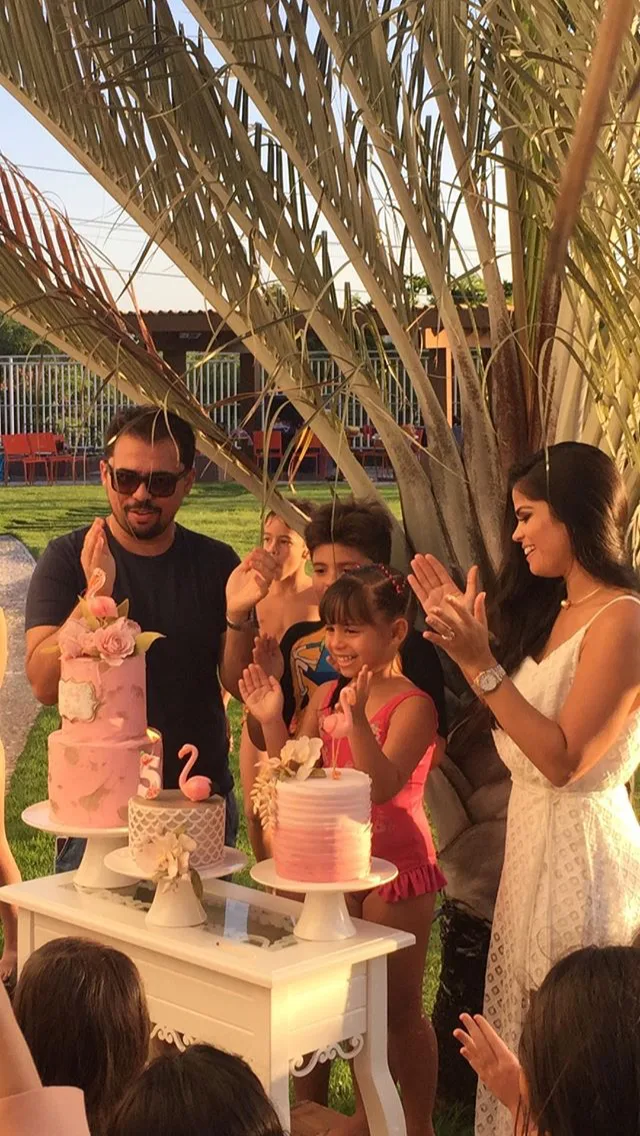 Xand e Isabele Temoteo sopram 5 velinhas de Bebella