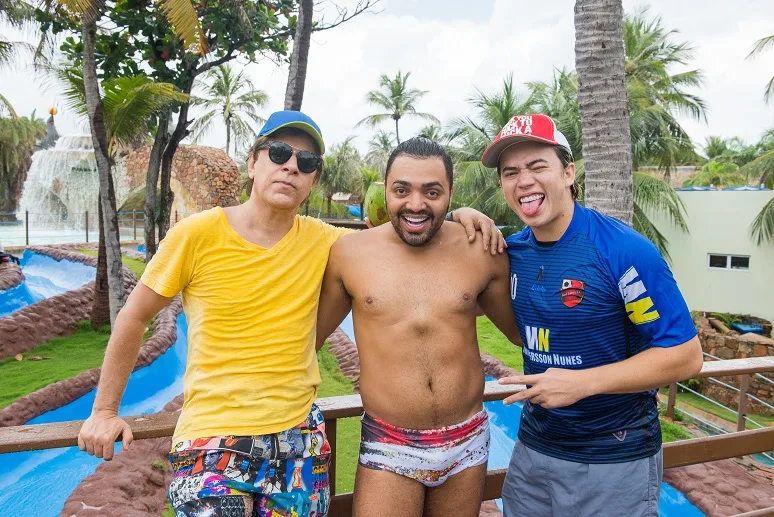 Artistas se divertem no Beach Park após o Carnaval