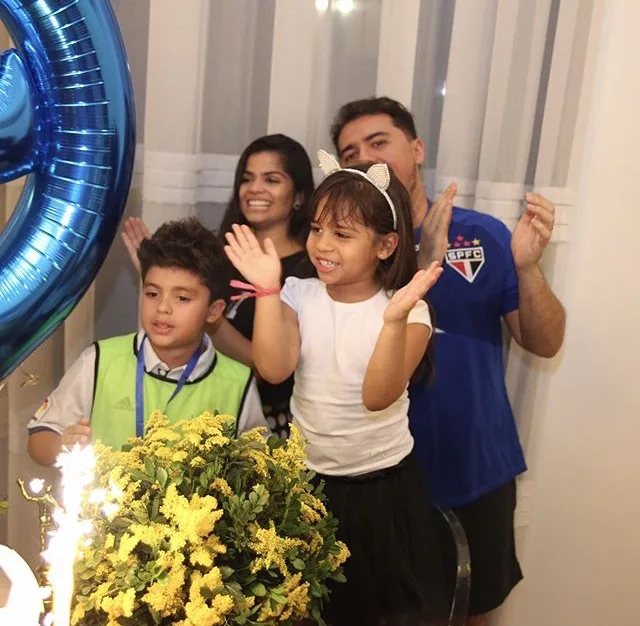 Xand e Isabele Temoteo comemoram 9 anos do Enzo