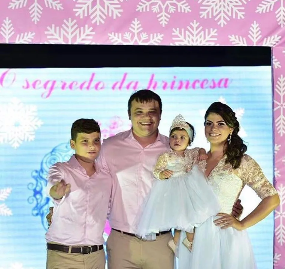 Anna Amélia e Evando Alencar comemoram 1 ano da filha