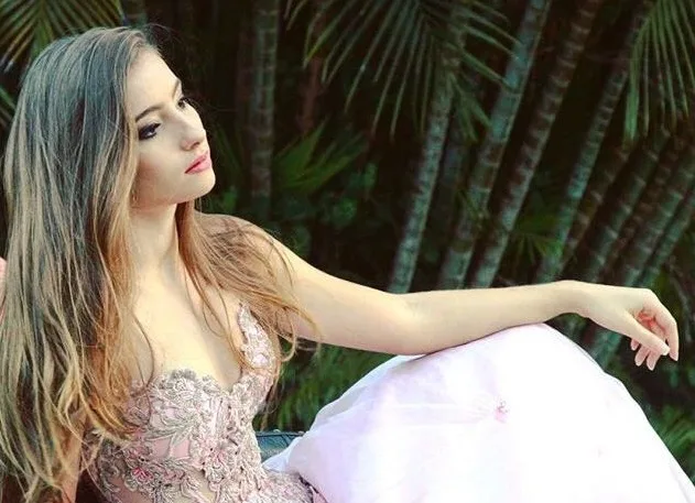 Sara Bringel comemora 15 anos