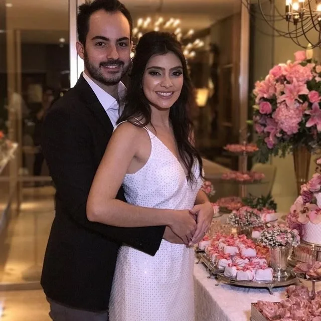 Felipe Barreira e Beatriz Tajra casam no civil