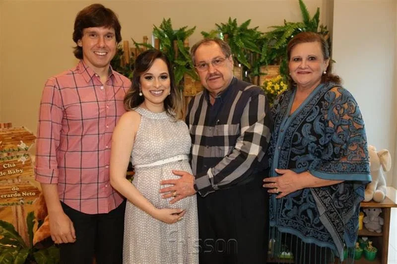 Cegonha entrega bebê à Gerardo Filho e Mayara Camilo