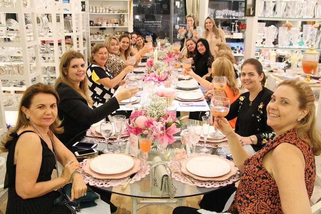 Raquel Macedo recebe em sua Maison Macedo