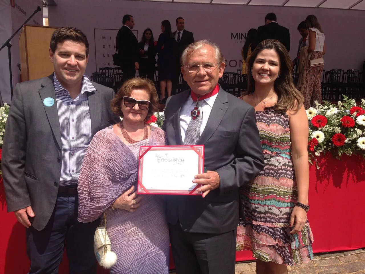 Inocêncio Uchoa recebe a Medalha da Inconfidência