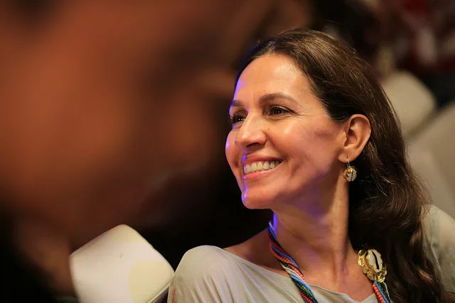 O segredo da beleza de Flora Gil