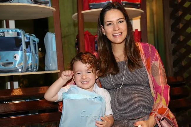 Cegonha entrega Ava a Marilia Queiroz