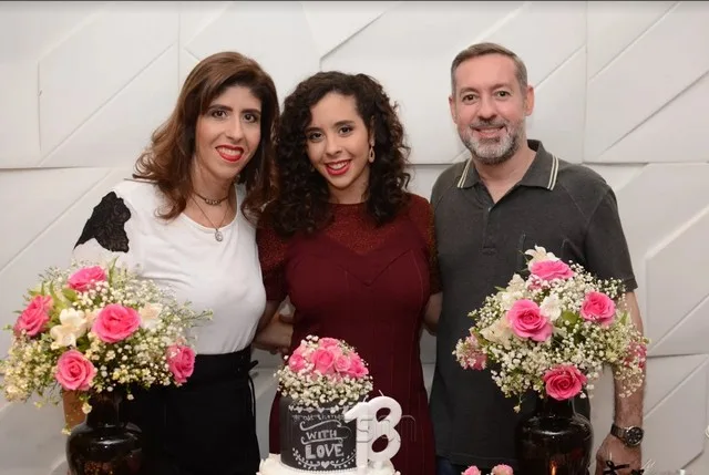 Rebeca Fiuza completa 18 anos