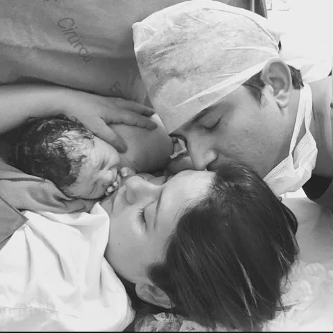 Davi chega para Juliana e Paulo Rodrigo