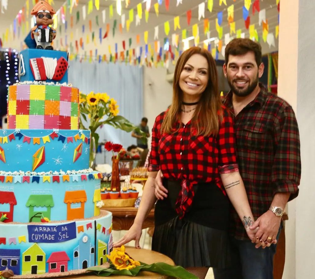 Solange Almeida promove animado arraiá