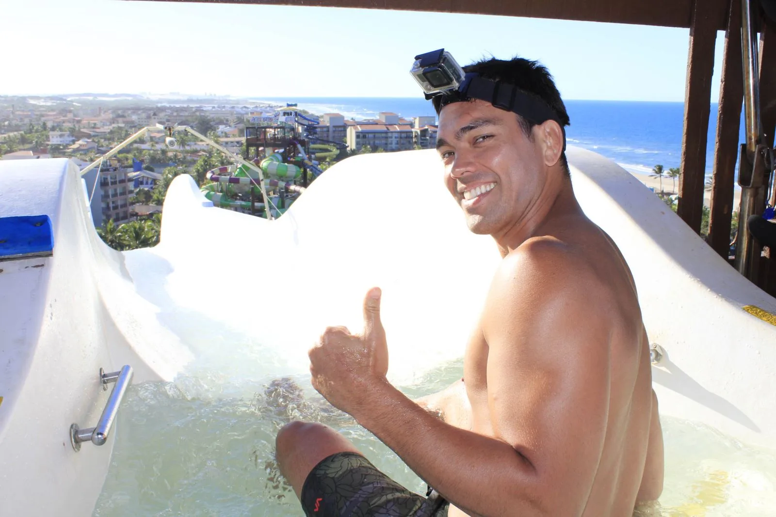 Lyoto Machida se diverte no Beach Park