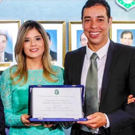 Roberta Vasques recebe homenagem