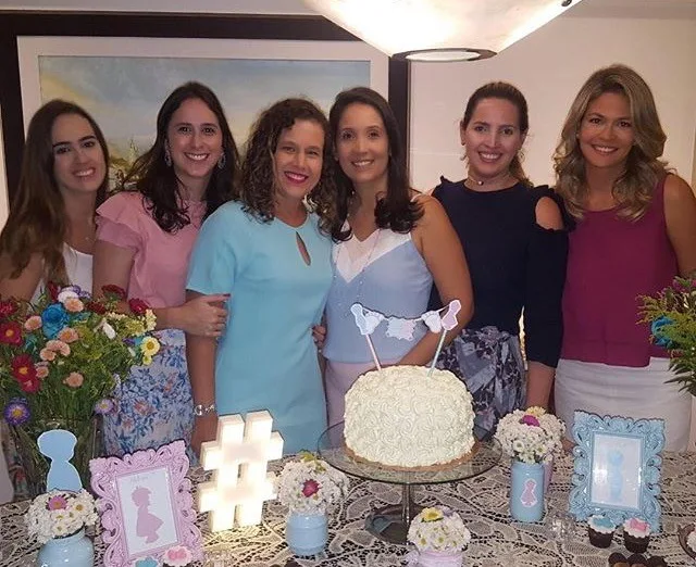 Renata Câmara em chá revelação