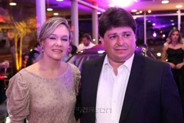 Erika Markan brindando