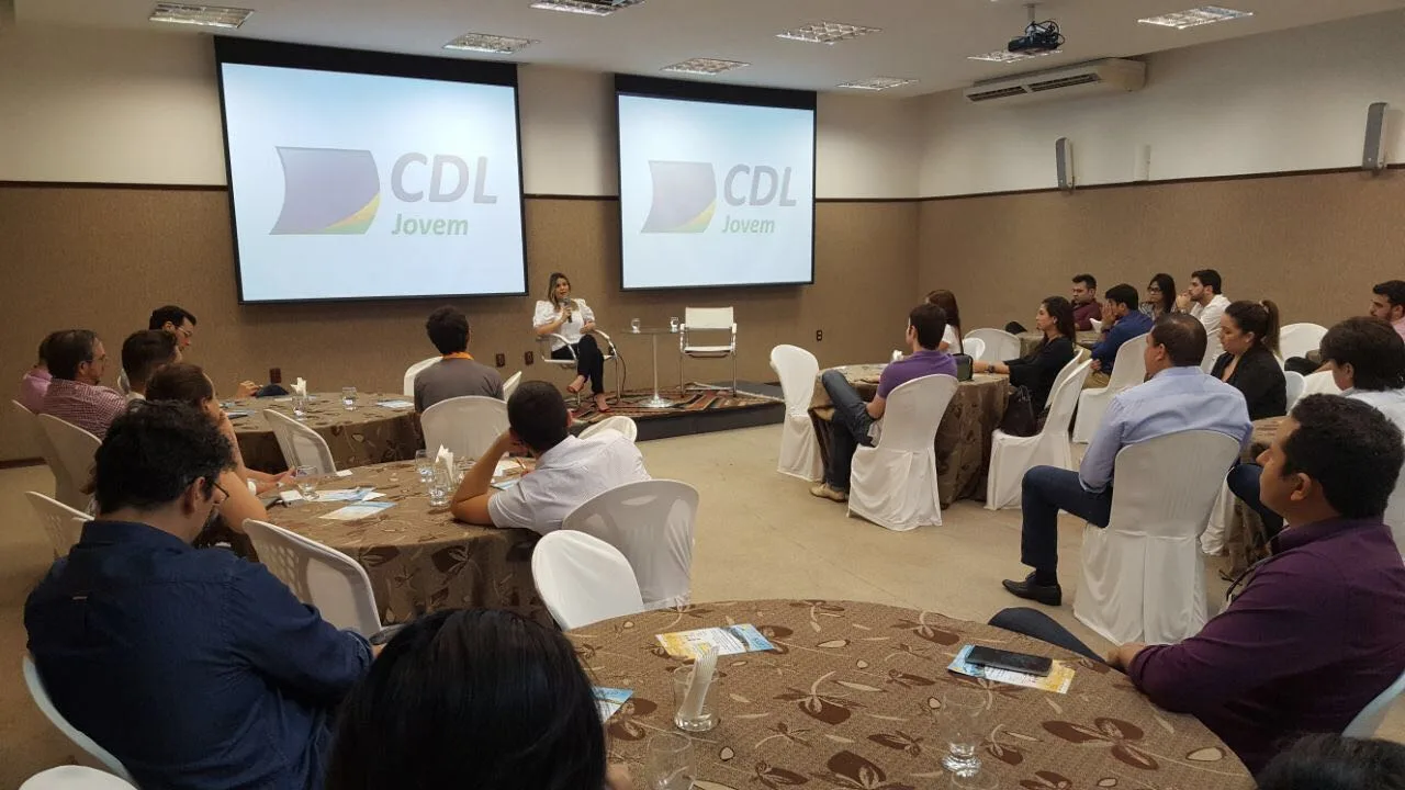Lilianne Veloso palestrou na CDL Jovem de Fortaleza