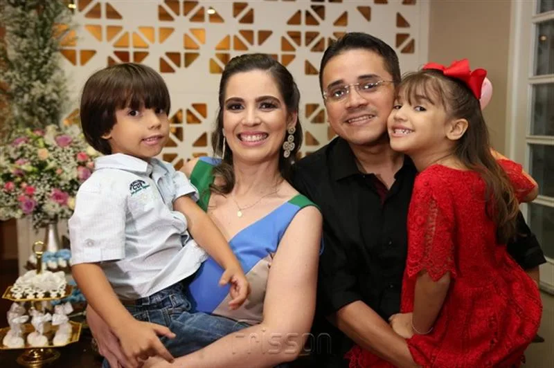 Priscylla Brasileiro brinda aniversário