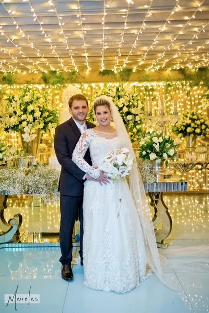 Carol Souza e Werner subiram ao altar em noite especial