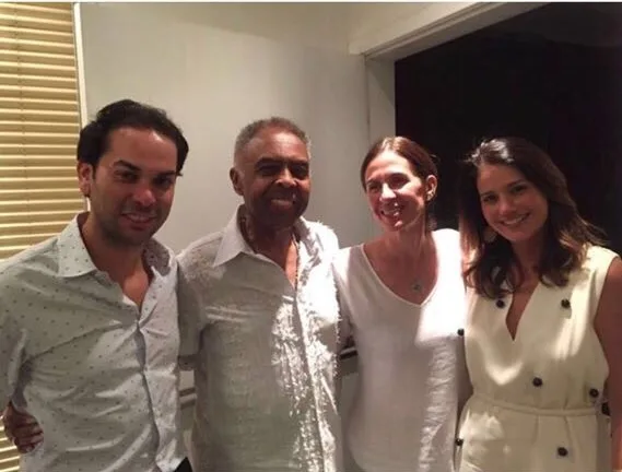 Renata e Cláudio Vale armam jantar para Gilberto Gil