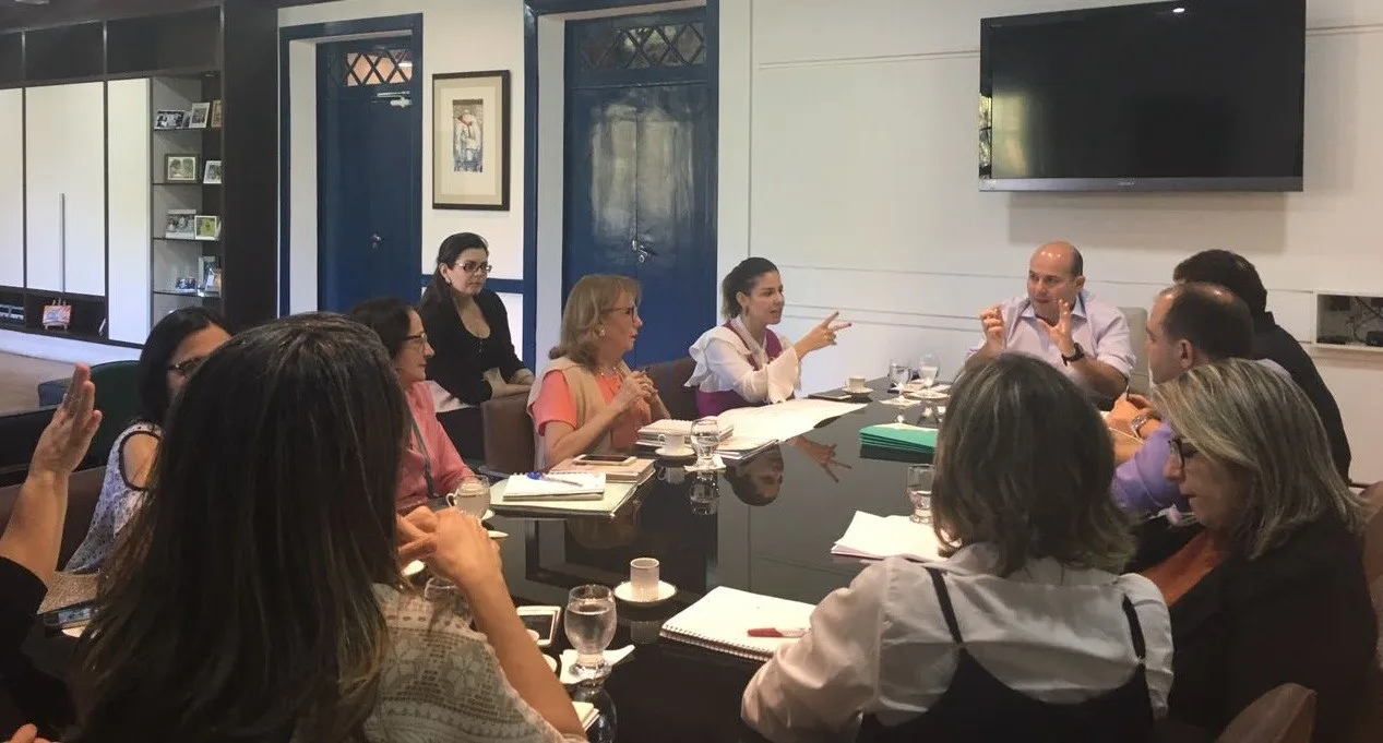 Carol Bezerra e a iniciativa Cresça com seu filho