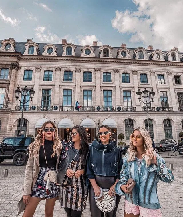 Atentas a tudo de Paris Fashion Week