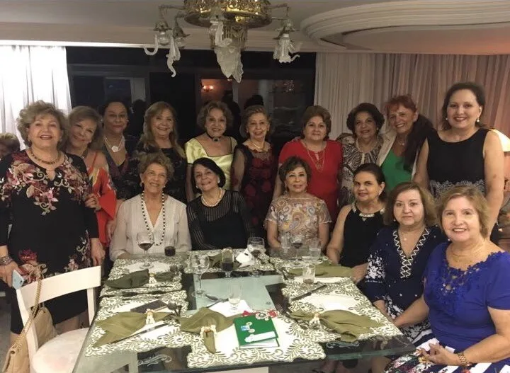 Mulheres acadeanas reunidas
