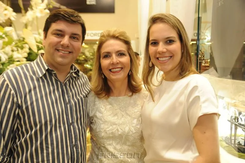 Tathye e Roberto Rego recebem herdeiro