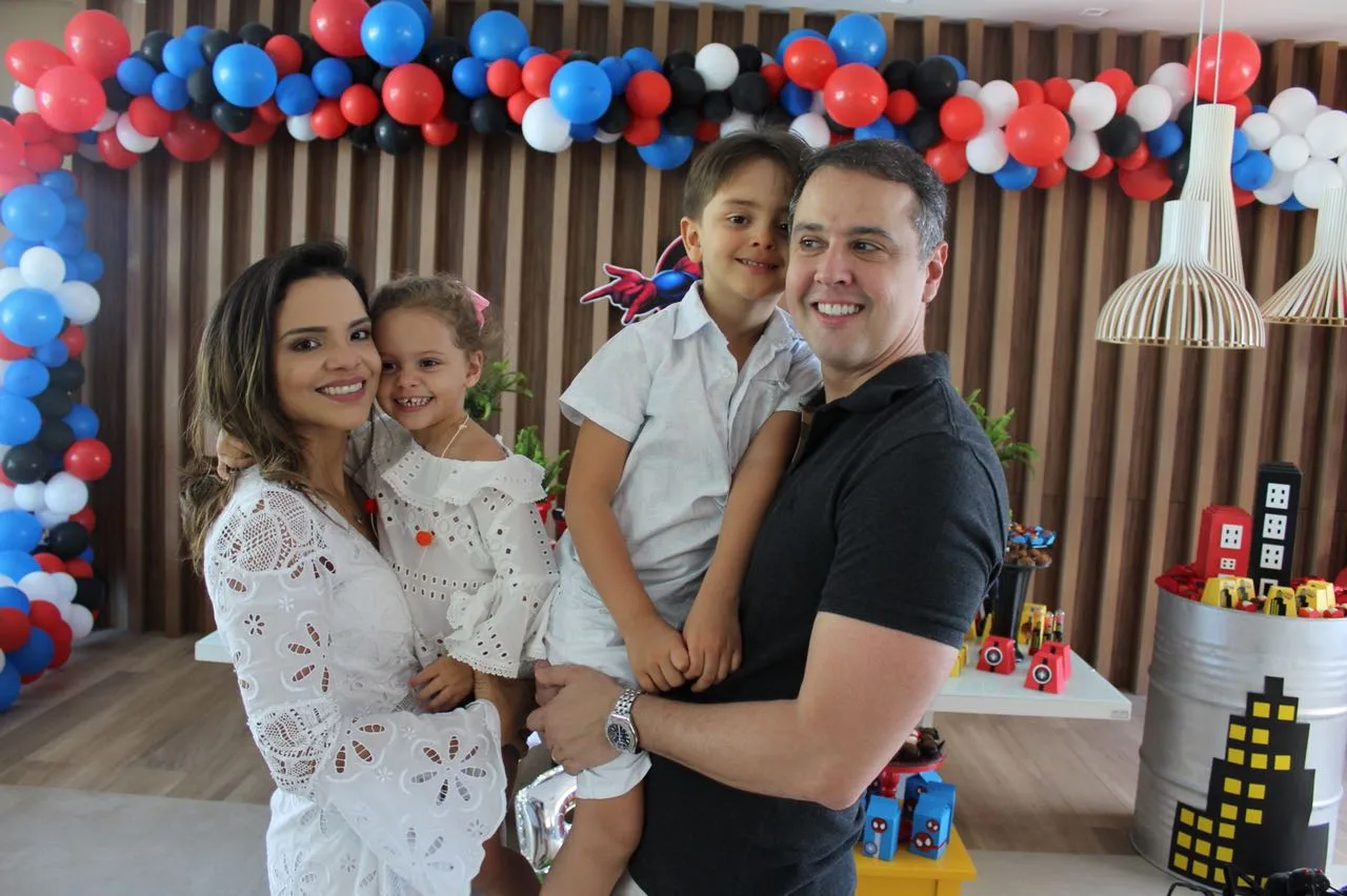 Viviane e Fabricio Martins celebram 5 anos de Luis Eduardo